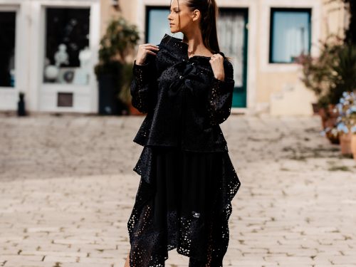 jaketa vale, mrežasta, mrežasto, komplet, suknja valentina, vezanje na mašnu, za jesen, za zimu, za svaku priliku, dekonstruirano, kratka jaketa, mrežasta haljina, sa aplikacijama, nova kolekcija, handmade, šibenik, đina grbin, crno, crna, sa džepovima, bez kapuljače