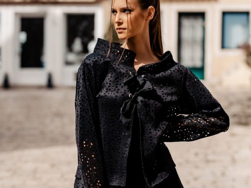 jaketa vale, mrežasta, mrežasto, komplet, suknja valentina, vezanje na mašnu, za jesen, za zimu, za svaku priliku, dekonstruirano, kratka jaketa, mrežasta haljina, sa aplikacijama, nova kolekcija, handmade, šibenik, đina grbin, crno, crna, sa džepovima, bez kapuljače